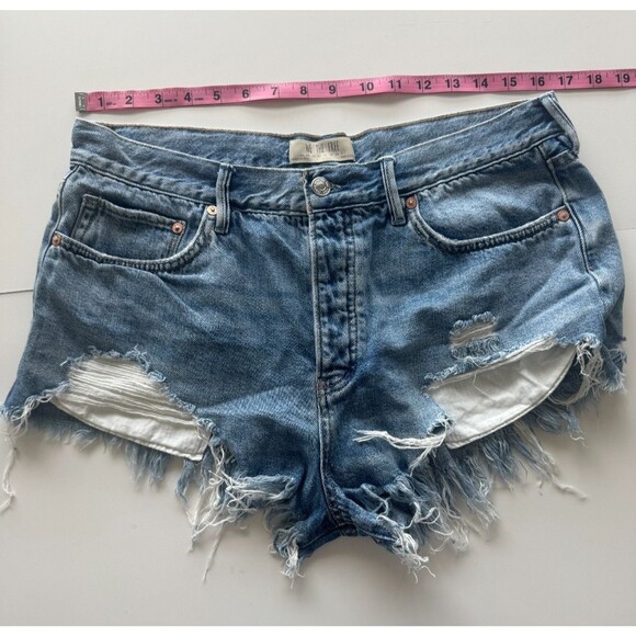 We The Free People Denim Shorts Womens 31 Distressed Daisy Dukes Concert Country - Picture 9 of 11